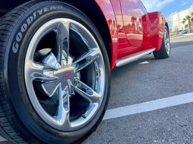 2003 Chevrolet Ssr - Image 19