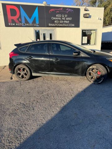 2016 Ford Focus Se Hatchback 4d - Image 3