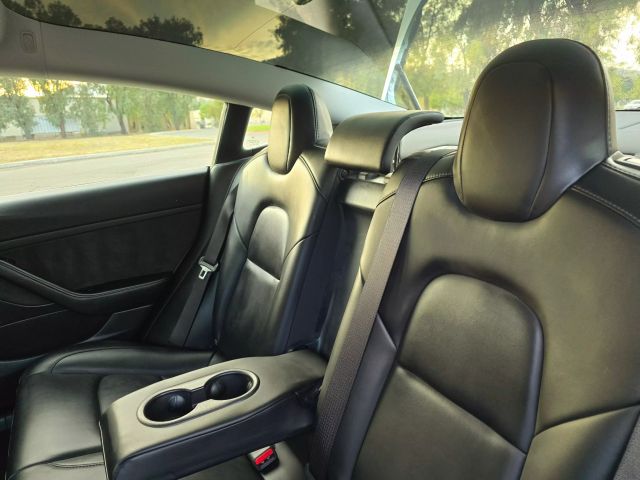 2020 Tesla Model 3 - Image 38