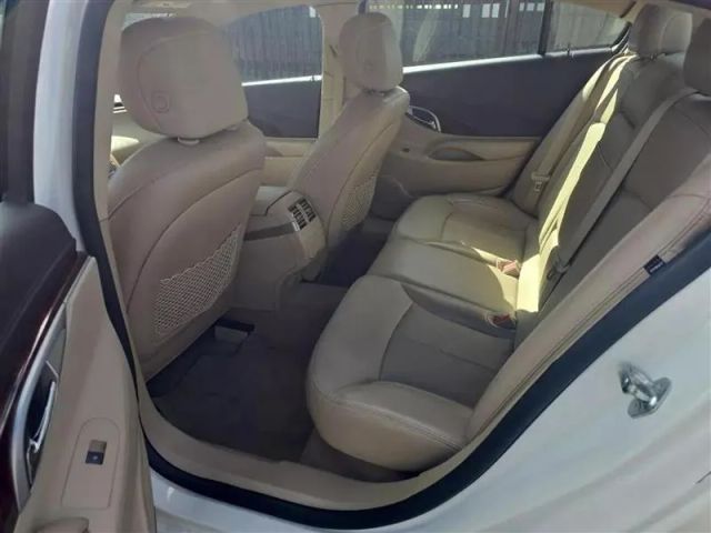 2010 Buick Lacrosse - Image 21