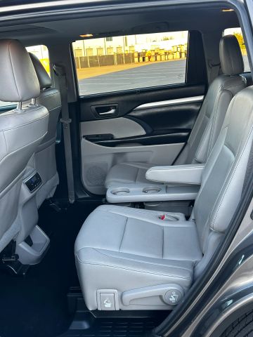 2018 Toyota Highlander - Image 14