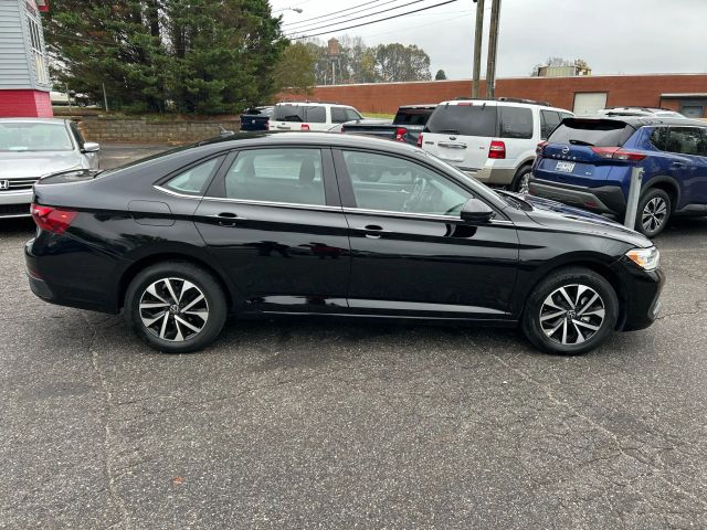 2024 Volkswagen Jetta - Image 8
