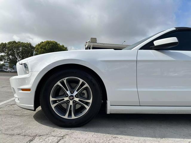 2014 Ford Mustang V6 Premium photo 29