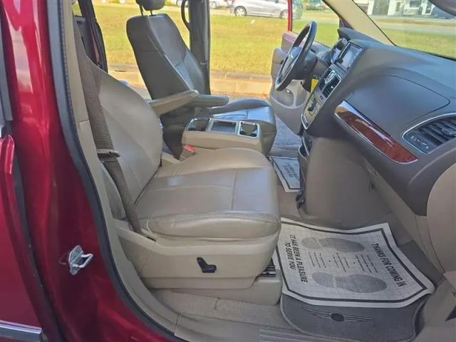 2011 Chrysler Town & Country - Image 17