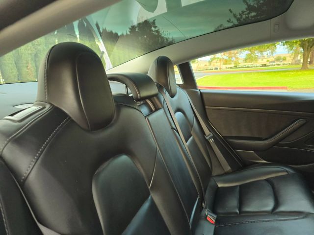 2020 Tesla Model 3 - Image 36