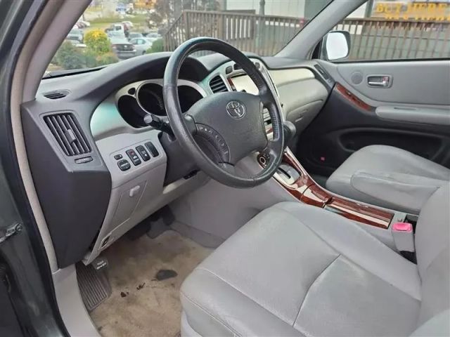 2007 Toyota Highlander - Image 11