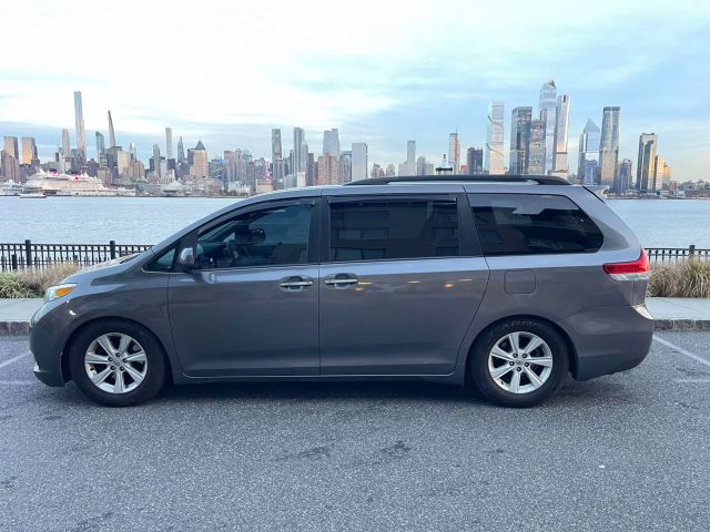 2011 Toyota Sienna Limited Minivan 4d - Image 5