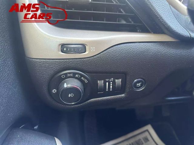 2018 Jeep Cherokee - Image 32