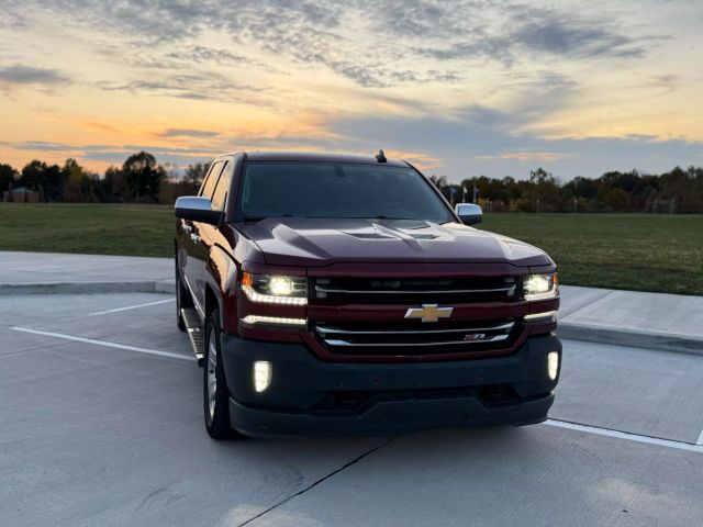 2017 Chevrolet Silverado 1500 Crew Cab - Image 4