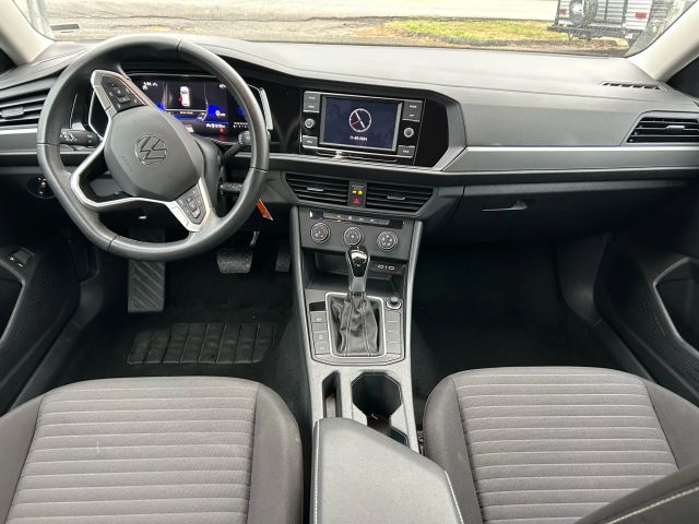 2024 Volkswagen Jetta - Image 16