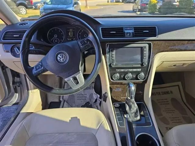2014 Volkswagen Passat - Image 9