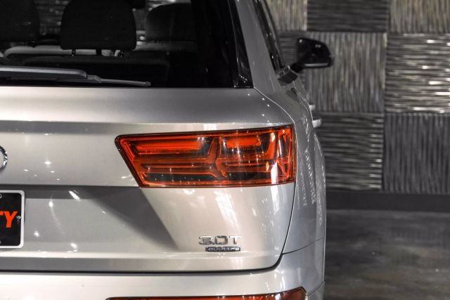 2017 Audi Q7 3.0t Prestige Sport Utility 4d - Image 49
