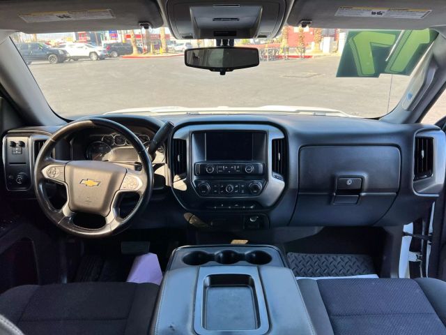 2017 Chevrolet Silverado 1500 Crew Cab - Image 9