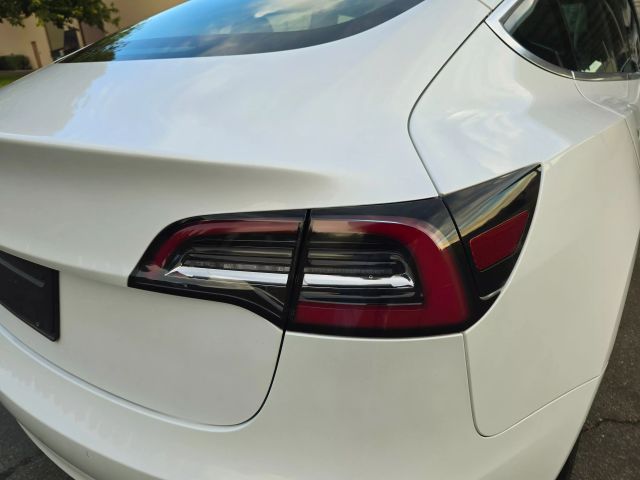2020 Tesla Model 3 - Image 43