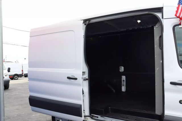 2018 Ford Transit 250 Van - Image 9
