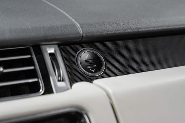 2013 Land Rover Range Rover Hse Sport Utility 4d - Image 27