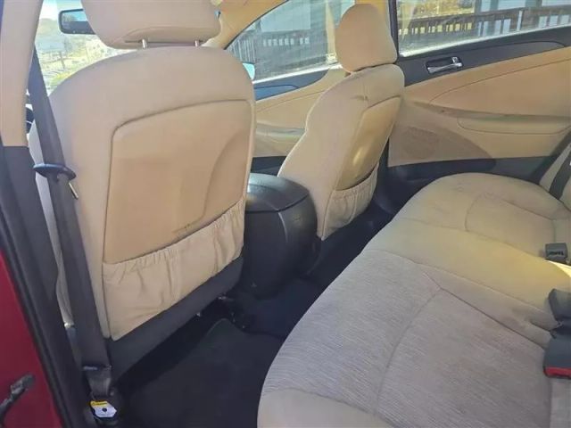 2014 Hyundai Sonata - Image 20