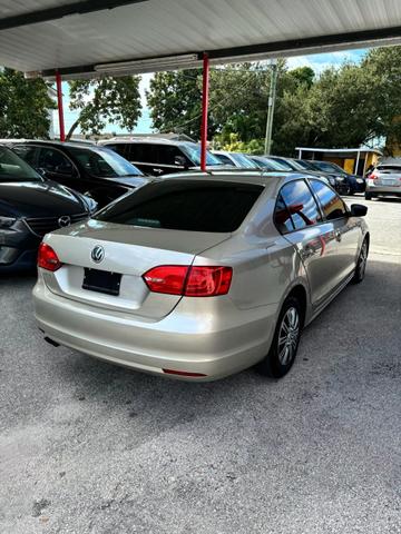 2014 Volkswagen Jetta S photo 2