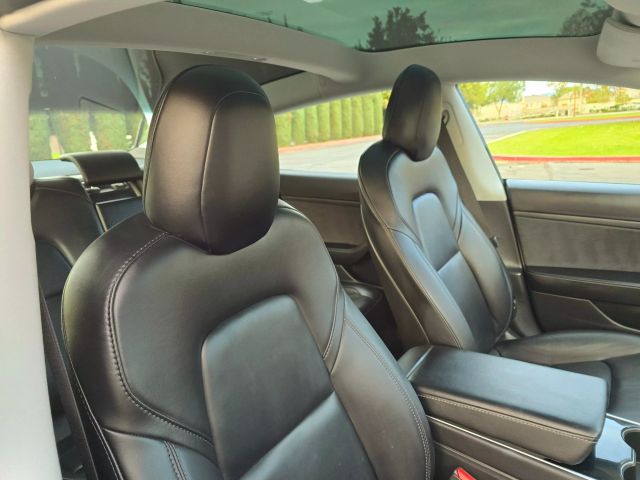 2020 Tesla Model 3 - Image 28