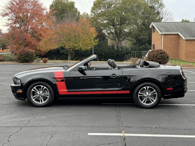 2014 Ford Mustang V6 photo 4