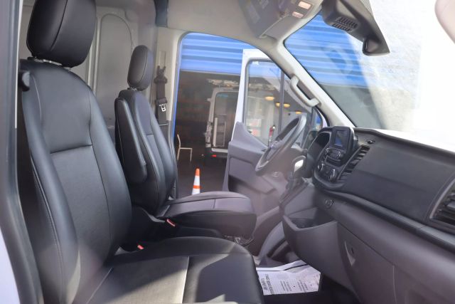 2022 Ford Transit 250 Cargo Van - Image 4