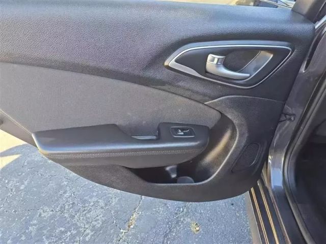 2015 Chrysler 200 - Image 19