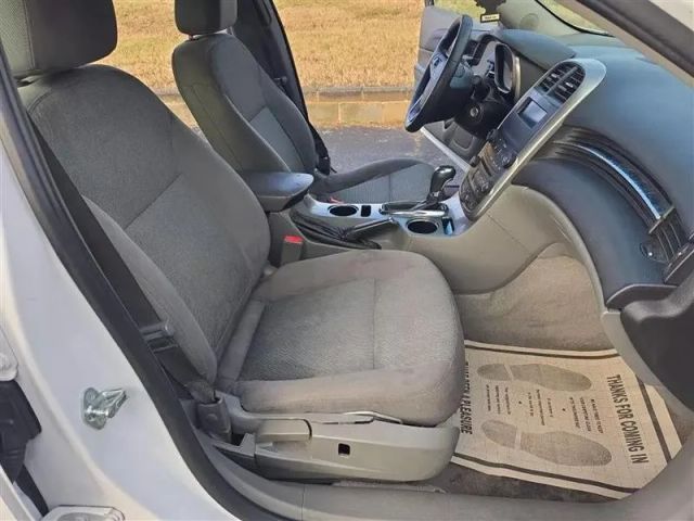 2015 Chevrolet Malibu - Image 15
