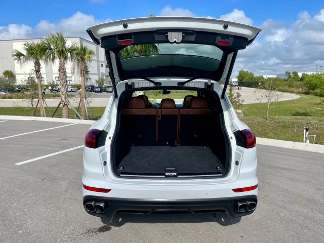 2017 Porsche Cayenne - Image 66