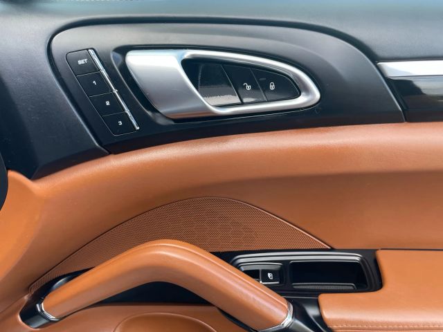2017 Porsche Cayenne - Image 101