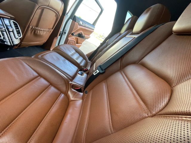 2017 Porsche Cayenne - Image 121
