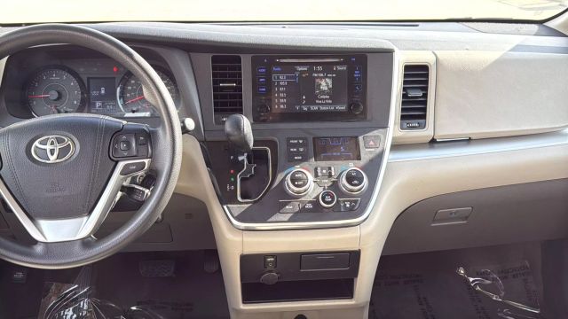 2015 Toyota Sienna - Image 20