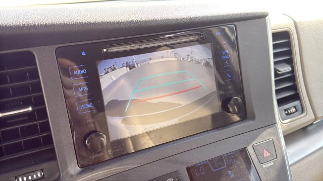 2015 Toyota Sienna - Image 21