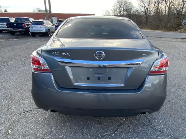 2015 Nissan Altima - Image 9