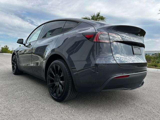 2024 Tesla Model Y - Image 15