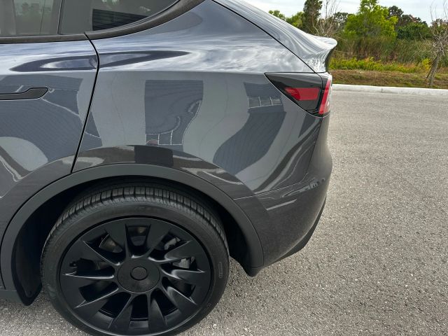 2024 Tesla Model Y - Image 7