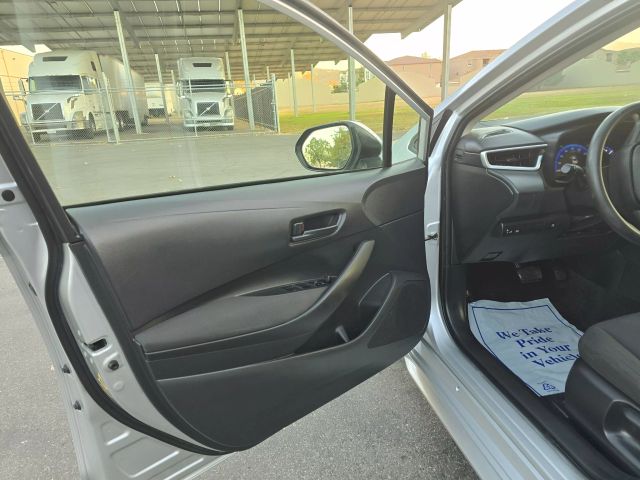 2022 Toyota Corolla Hybrid - Image 13