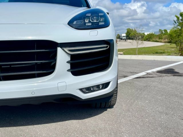 2017 Porsche Cayenne - Image 46