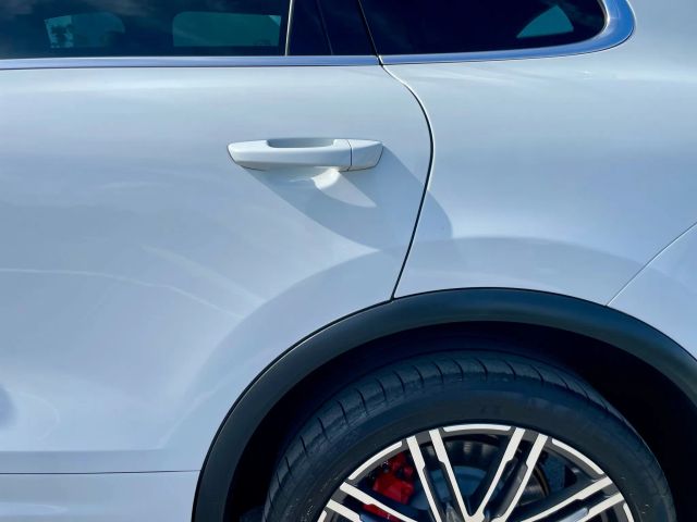 2017 Porsche Cayenne - Image 34