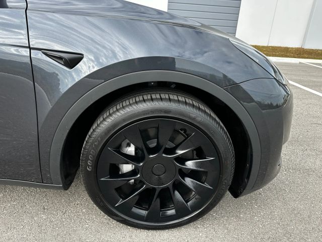 2024 Tesla Model Y - Image 20