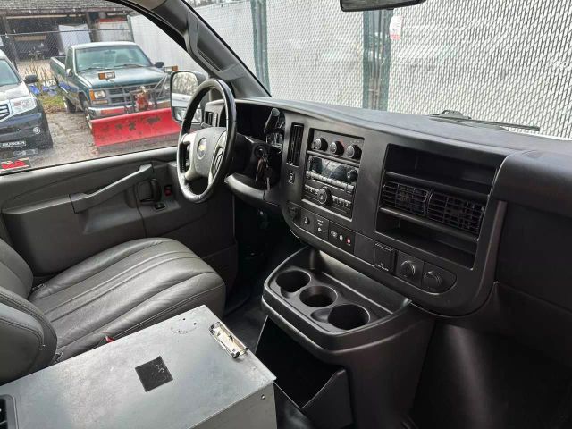 2017 Chevrolet Express 3500 Cargo - Image 9
