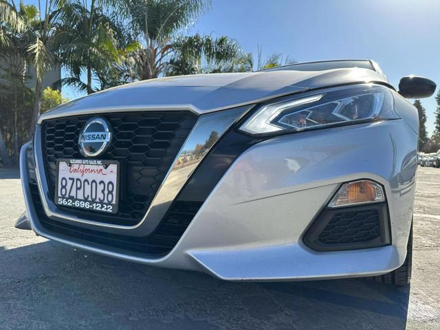 2022 Nissan Altima SR photo 26