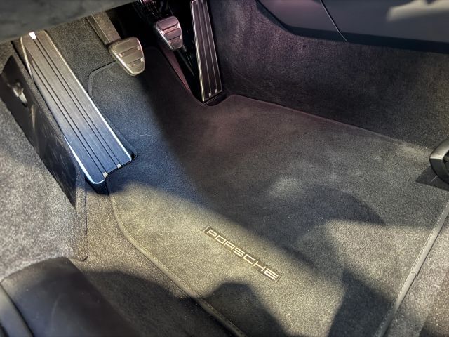 2022 Porsche 911 - Image 64