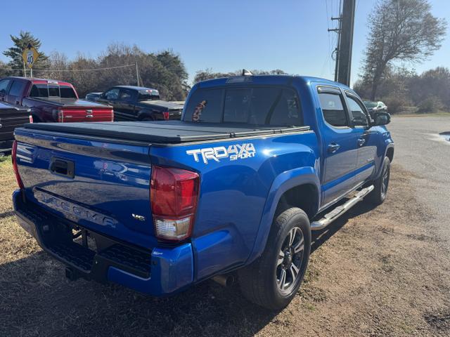 2016 Toyota Tacoma TRD Sport photo 5