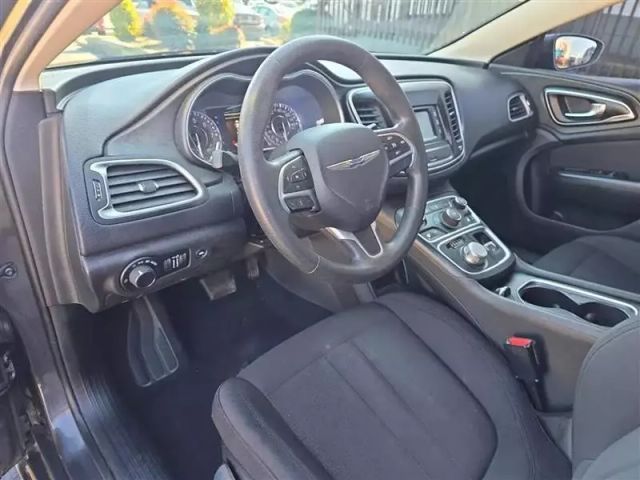 2015 Chrysler 200 - Image 11