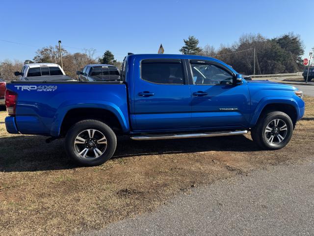 2016 Toyota Tacoma TRD Sport photo 6