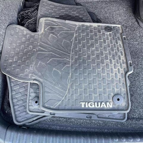 2017 Volkswagen Tiguan 2.0t Wolfsburg Edition 4motion Sport Utility 4d - Image 33