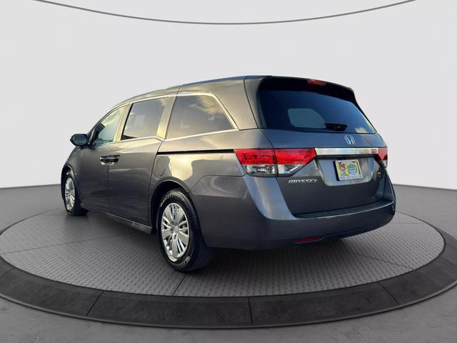 2016 Honda Odyssey LX photo 5