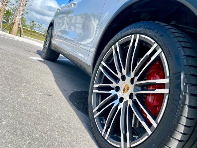 2017 Porsche Cayenne - Image 5