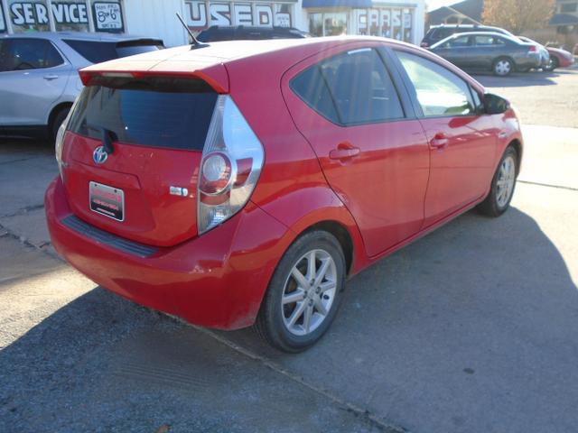 2014 Toyota Prius c Two photo 2