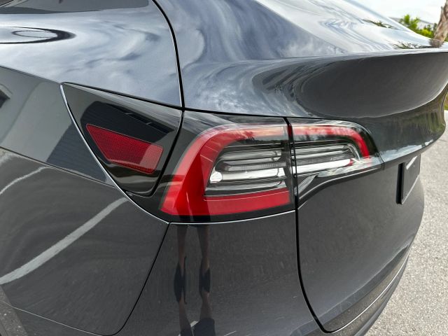 2024 Tesla Model Y - Image 13